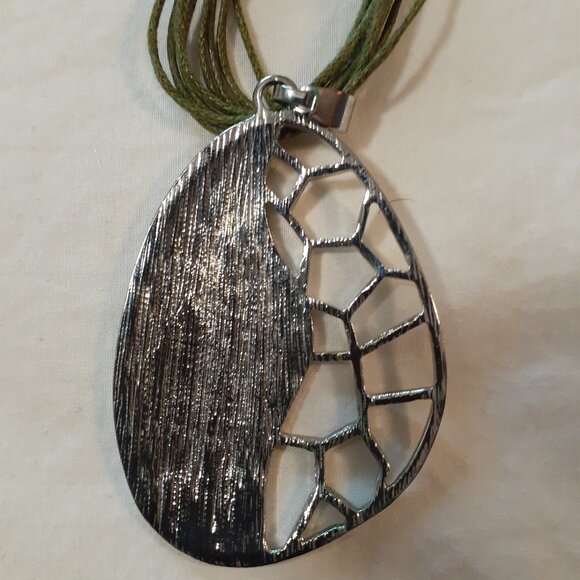 Green Necklace - Picture 5 of 6